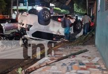 Camioneta fuera de control derriba parte de una vivienda en Managua Camioneta fuera de control derriba parte de una vivienda en Managua