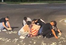 En China miles de billetes cayeron de un carro en movimiento: ¿Qué hizo la gente? Foto: Inesperado gesto en China /cortesía