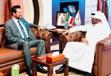 Embajador de Nicaragua se reúne con Gobernador de Mubarak Al-Kabeer