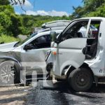 Irresponsable en una Hilux provoca accidente en Carretera a Xiloá Un trágico accidente de tránsito ocurrió este lunes en la carretera a Xiloá, donde se vio involucrado una camioneta Hilux y un camioncito