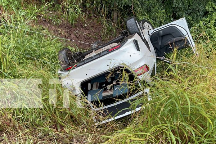 Foto: En la carretera de Juigalpa a Managua, se registró un accidente de tránsito donde un vehículo se precipitó a una Alcantarilla/TN8 Foto: En la carretera de Juigalpa a Managua, se registró un accidente de tránsito donde un vehículo se precipitó a una Alcantarilla/TN8