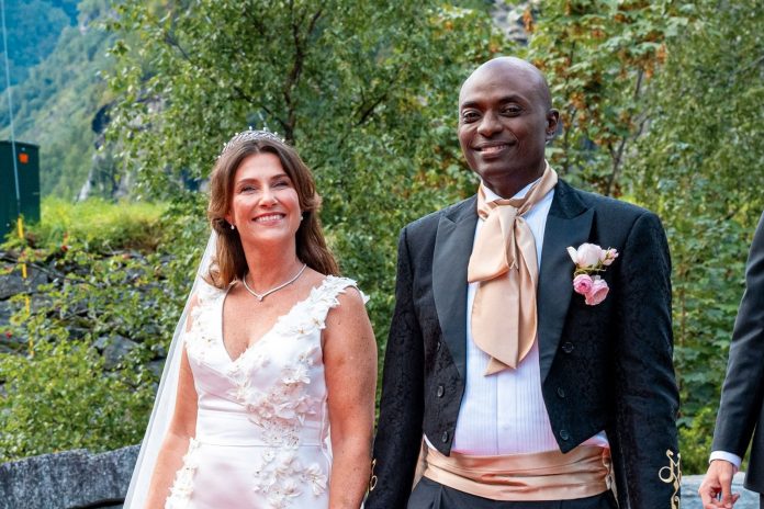 Foto: La princesa noruega Martha Louise, formalizó su unión con Durek Verrett/Cortesía Foto: La princesa noruega Martha Louise, formalizó su unión con Durek Verrett/Cortesía