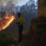 Quito evacúa 100 familias ante incendios forestales que agravan la crisis climática Foto: Quito evacúa 100 familias ante incendios forestales que agravan la crisis climática