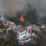 Incendio forestal devasta barrio capitalino de Ecuador Foto: Emergencia en Ecuador /cortesía