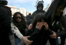 Investigan la agresión policial a una niña tras protestas en Argentina Foto: Indignación en Argentina /cortesía