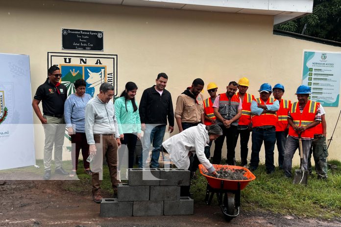 Foto: Estudiantes de la UNA celebran construcción de nuevas aulas en Juigalpa Foto: Estudiantes de la UNA celebran construcción de nuevas aulas en Juigalpa