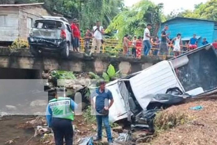 Foto: Fuerte accidente de tránsito entre una camioneta y un taxi en Bluefields/TN8 Foto: Fuerte accidente de tránsito entre una camioneta y un taxi en Bluefields/TN8