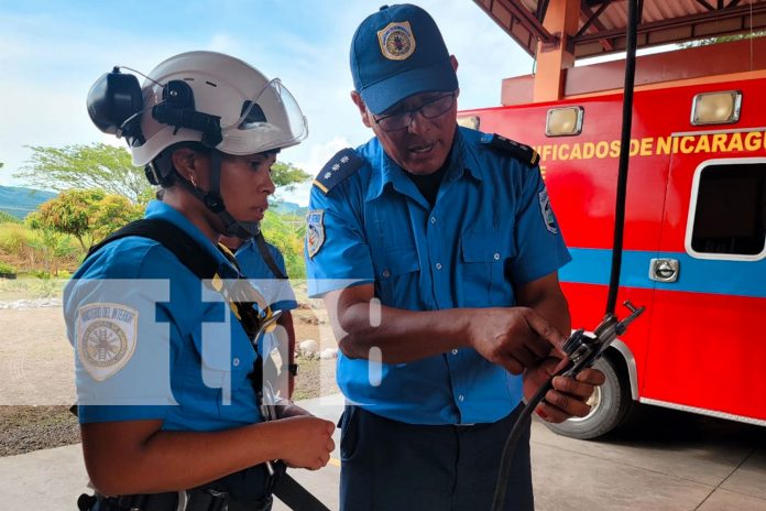 3 Bomberos Unidos del Departamento de Boaco; realizó una capacitación en temas de rescate y detención de incendios