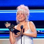 ¡Karol G arrasa con las nominaciones a los premios Billboard de la música latina! Karol G deslumbró anoche en los MTV Video Music Awards, interpretando "Qué hubiera sido" y poniendo a bailar a todos en la gala