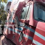 Furgonero se pasa llevando 2 camionetas y casi mata a un motorizado en Carretera Norte Foto: Terror en Carretera Norte /TN8