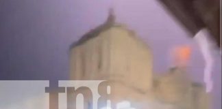 Foto: La Basílica Catedral de León sufre el impacto de un rayo, monumento clave de Nicaragua / TN8