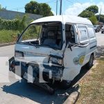 Conductor ignora señal de tránsito y provoca accidente en Villa Soberana Foto: ciudadano conducía un microbús blanco con destino a Ciudad Sandino provoca accidente de tránsito/TN8