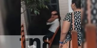 Foto: Violento enfrentamiento entre tres mujeres en bar de Granada queda registrado en video/TN8