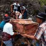 Ritual en Indonesia: sacan cuerpos de tumbas para homenajear a sus ancestros Ritual en Indonesia: sacan cuerpos de tumbas para homenajear a sus ancestros