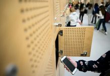 Estudiantes franceses guardan sus celulares para mejorar concentración Foto: Estudiantes franceses guardan sus celulares para mejorar concentración