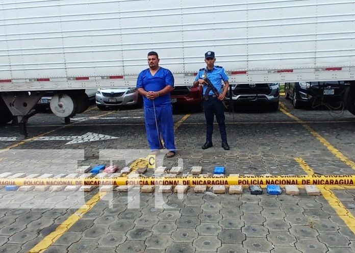 Foto: Incautación de más de 50 kilos de cocaína a un hondureño en Peñas Blancas / TN8 Foto: Incautación de más de 50 kilos de cocaína a un hondureño en Peñas Blancas / TN8