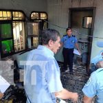 Cama, ropero, sillas y más enseres hechos cenizas en Linda Vista Foto: incendio en un cuarto de Linda Vista, Managua / TN8