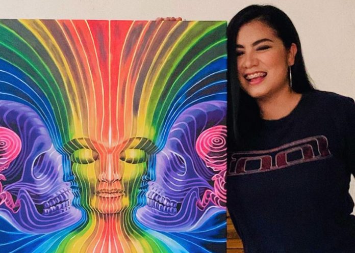 Foto: Itza Gissell, artista nicaragüense, y la obra que encantó a Tool Foto: Itza Gissell, artista nicaragüense, y la obra que encantó a Tool