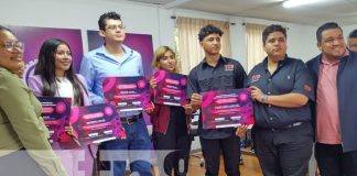 Foto: Jóvenes nicas premiados por crear videojuegos / TN8