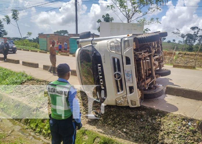 Foto: Vuelco de un camioncito en Bluefields, Caribe Sur / TN8 Foto: Vuelco de un camioncito en Bluefields, Caribe Sur / TN8