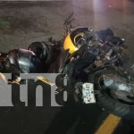 Pareja de motociclistas resultan graves tras ser impactados por un camioncito en Managua Foto: Pareja de motociclista resultan graves tras ser impactados por un camioncito en Managua/TN8