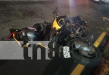 Pareja de motociclistas resultan graves tras ser impactados por un camioncito en Managua Foto: Pareja de motociclista resultan graves tras ser impactados por un camioncito en Managua/TN8
