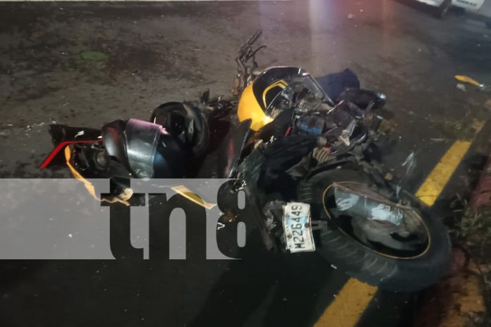 1 Foto: Pareja de motociclista resultan graves tras ser impactados por un camioncito en Managua/TN8