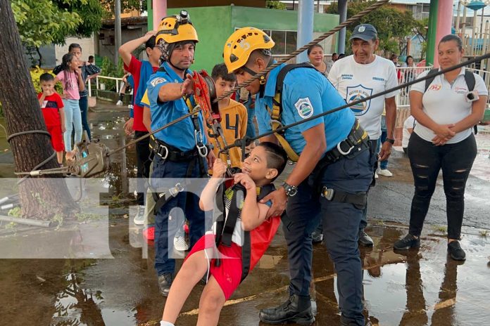 Foto: Bomberos de Chontales, realizan exhibición de medio, en el 45 aniversario del MINT/TN8