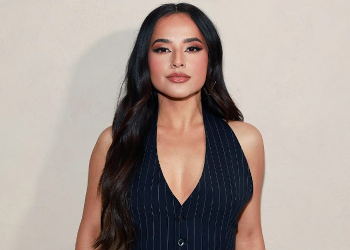 Foto: Becky G ha desvelado la portada de Encuentros/Cortesía Foto: Becky G ha desvelado la portada de Encuentros/Cortesía