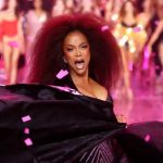 ¡Increíble! Tyra Banks regresa a la pasarela de Victoria’s Secret tras 20 años Foto: Tyra Banks regresa a la pasarela /cortesía