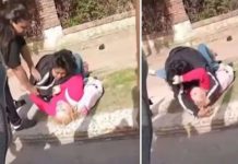 Madre le reparte «sopa de muñeca» a una maestra: ¡Vos le pegaste a mi hija! Foto: Madre agrede brutalmente a una maestra /cortesía