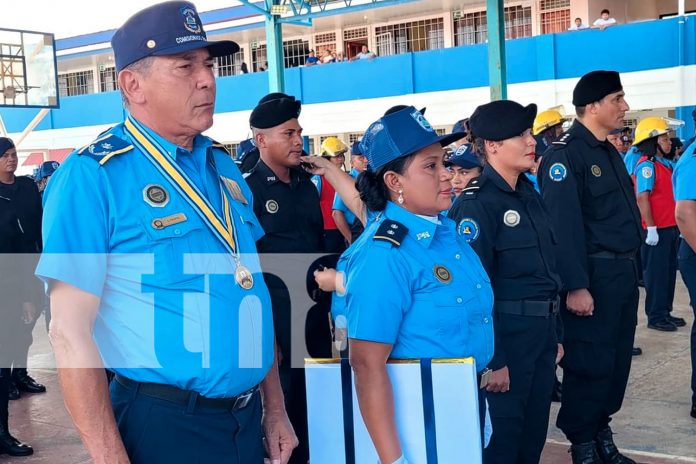 Foto: Oficiales de la Policía Nacional y el Ministerio del Interior son ascendidos por su destacada labor en pro de la seguridad ciudadana /TN8 Foto: Oficiales de la Policía Nacional y el Ministerio del Interior son ascendidos por su destacada labor en pro de la seguridad ciudadana /TN8