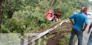 Foto: Cisterna con 5000 mil litros de leche se precipita a un abismo en Muy Muy/TN8