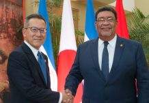 Embajador de Japón Presenta Copias de Estilo al Canciller Valdrack Jaentschke Foto: Embajador de Japón Presenta Copias de Estilo al Canciller Valdrack Jaentschke/TN8