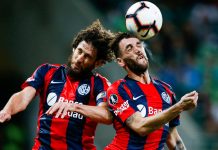 Estudio advierte que los cabezazos en el fútbol pueden desarrollar alzhéimer o párkinson Foto: Cabezazos en el fútbol esconden este peligro /Cortesía