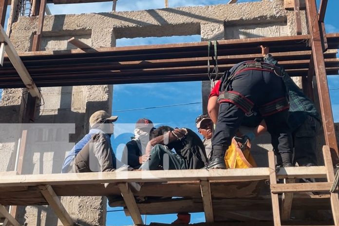 Foto:  En Matagalpa un trabajador de la construcción sufrió una descarga eléctrica y fue auxiliado y trasladado al centro asistencial/TN8 Foto: En Matagalpa un trabajador de la construcción sufrió una descarga eléctrica y fue auxiliado y trasladado al centro asistencial/TN8