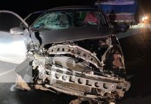 Impactante accidente en carretera Juigalpa-Managua deja cuantiosos daños materiales Foto: Fuerte accidente entre un camioncito y un carro en la carretera Juigalpa-Managua afortunadamente ambos conductores están vivos de milagro /TN8