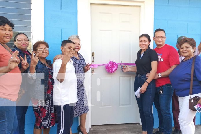 Foto: Familias de Chinandega reciben con alegría su casita /TN8 Foto: Familias de Chinandega reciben con alegría su casita /TN8