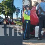 ¡Cinturón la salvó! Choque por aparente irrespeto a luz roja deja un carro volcado Foto: Irrespeto a luz roja deja un carro volcado /TN8