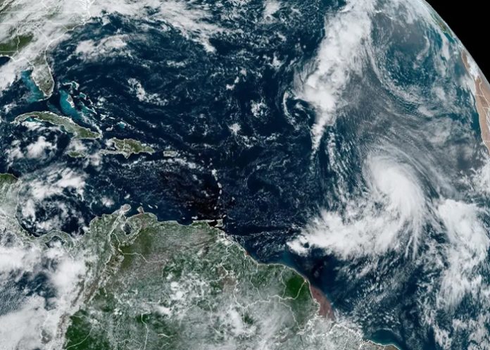 Foto: Huracán Kirk aumenta su intensidad /cortesía Foto: Huracán Kirk aumenta su intensidad /cortesía
