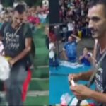 Vendedor ambulante se gana una moto 0 km y emociona a todos Foto: Vendedor ambulante gana una moto /cortesía