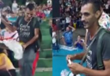 Vendedor ambulante se gana una moto 0 km y emociona a todos Foto: Vendedor ambulante gana una moto /cortesía