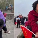 Vendió todo para llevar a su madre paralizada de viaje Foto: Conmovedor viaje de madre e hijo /cortesía