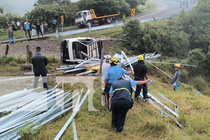 Foto: Trágico accidente de tránsito en San Juan de Limay, de Estelí, donde falleció el conductor de un vehículo tras perder el control/TN8 Foto: Trágico accidente de tránsito en San Juan de Limay, de Estelí, donde falleció el conductor de un vehículo tras perder el control/TN8