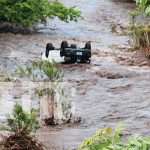 Camioneta es devorada por la corriente en Somoto, Madriz La imprudencia casi le cuesta la vida y la de sus familiares al conductor y los ocupantes de dos camionetas en Somoto, Madriz