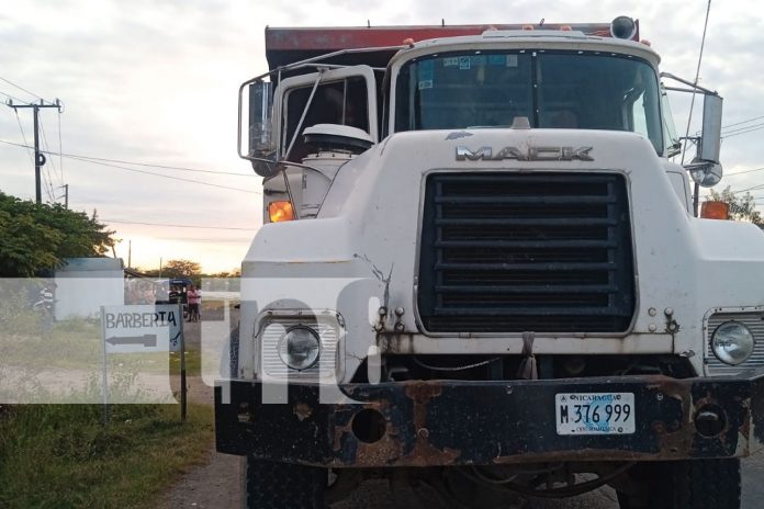 Foto: Tragedia en Chinandega: Alejandro Guerrero Jarquín fallece tras ser atropellado por un camión al intentar cruzar la carretera en Villanueva/TN8 Foto: Tragedia en Chinandega: Alejandro Guerrero Jarquín fallece tras ser atropellado por un camión al intentar cruzar la carretera en Villanueva/TN8