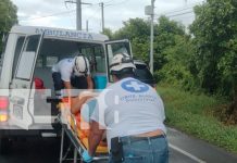 Pasajeros aterrados: un microbús se sale de la vía en Granada Foto: Policía Nacional investiga sobre accidente del microbús de Granada que se salió de la carretera por una presunta falla mecánica/TN8