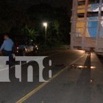 Violento accidente en Tipitapa: motociclista lucha por su vida Foto: Un motociclista resultó gravemente herido, luego de impactar contra un camión que iba a entrar a un establecimiento cercano en Tipitapa../TN8