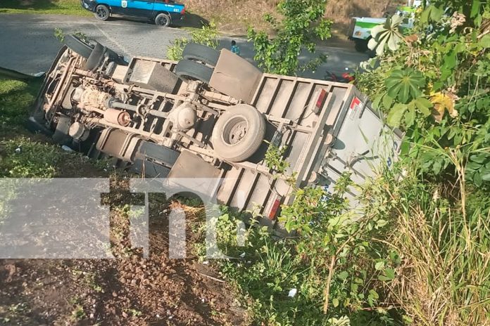 2 Foto: Camión se vuelca en Quilalí, Nueva Segovia, debido a fallas en los frenos/TN8