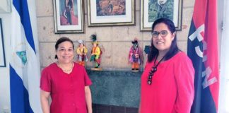 Foto: Doctora Miladys Castillo recibe homenaje por su labor en "Todos con Voz" en Nicaragua /Cortesía